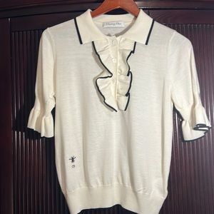 Excellent condition.   Lightweight sweater. Spring 2023 collection